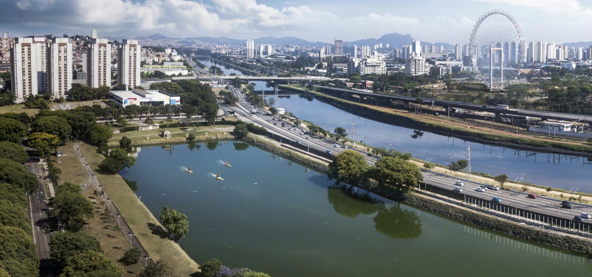 Vista aérea do Rio Pinheiros e da cidade de São Paulo